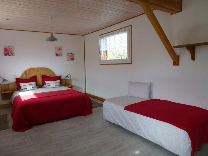 Bedroom 3, Redspring Chambres d'Hotes, Jura