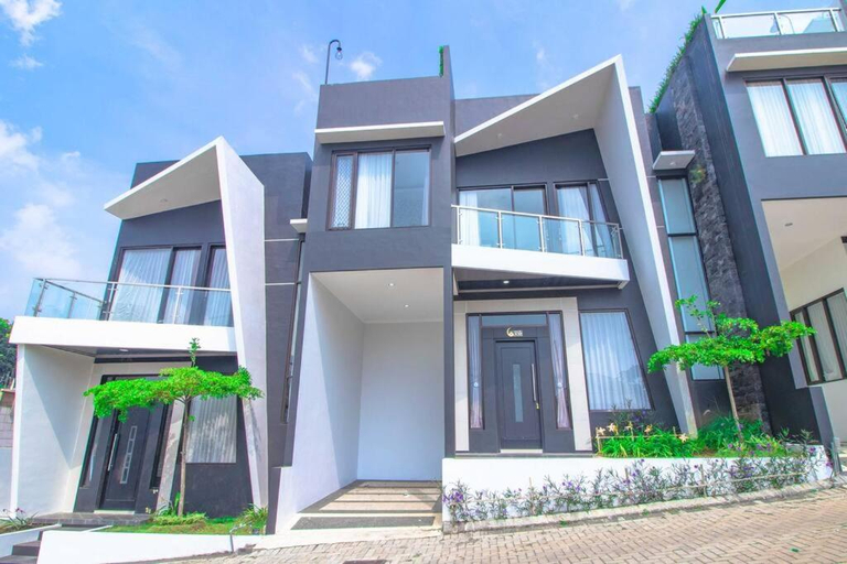 Sunset Private Pool & Rooftop | B3, Malang