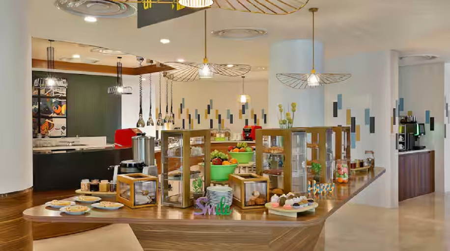 Food & Drinks 5, Hampton by Hilton Sharma NEOM Community 1