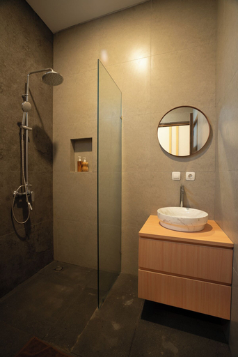 Bathroom 5, Wanaseta Guesthouse, Badung