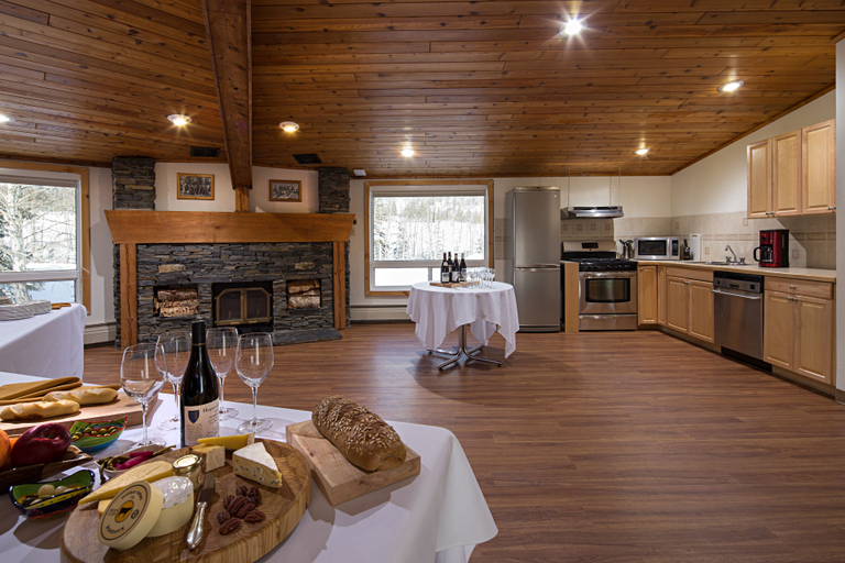 Food & Drinks, Rocky Mountain Ski Lodge, Division No. 15