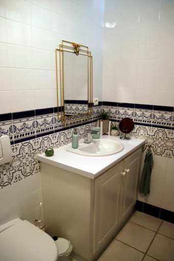 Bathroom 1, La maison WISTERIA, Drôme