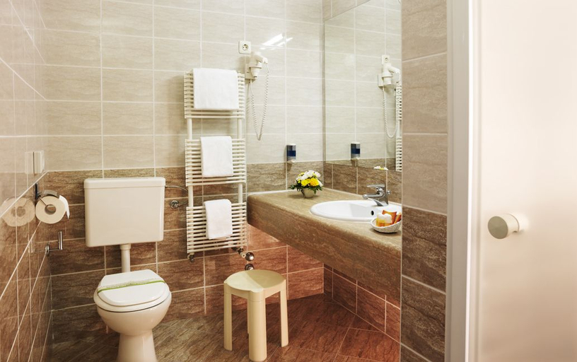 Bathroom 4, Hotel Neptun – Lifeclass Hotels & Spa, Portorož, Piran