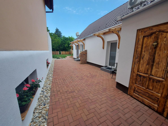 Others 5, Belvarosi apartmanhaz 2, Szigetvári