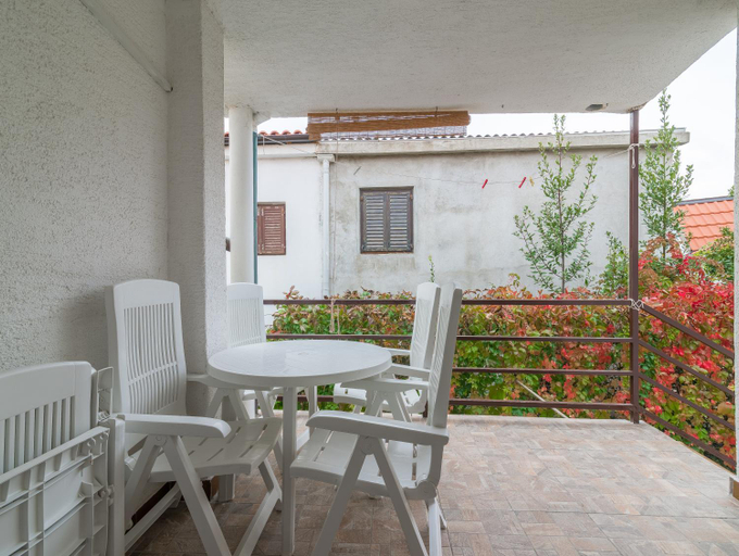 Others 4, Apartments Domi, Vir