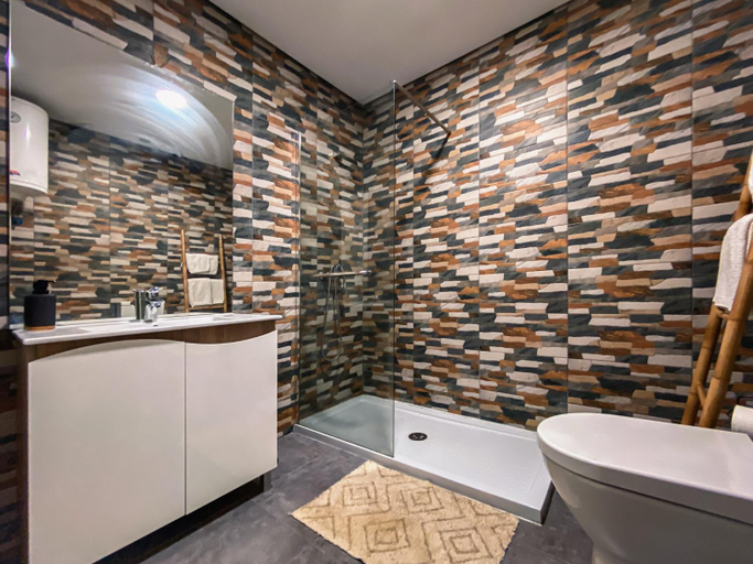 Bathroom 2, Casas S. Dinis, Porto