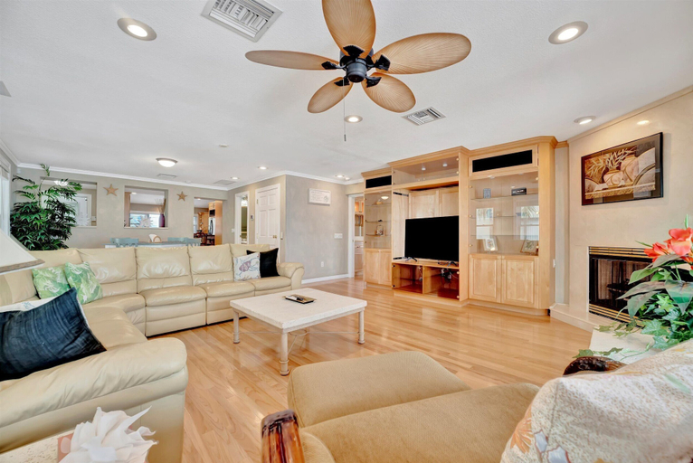 Others 5, Stones Throw Beachfront Luxury Suites, Pinellas