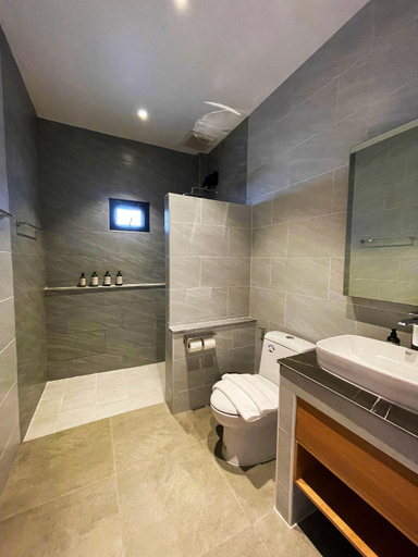 Bathroom 4