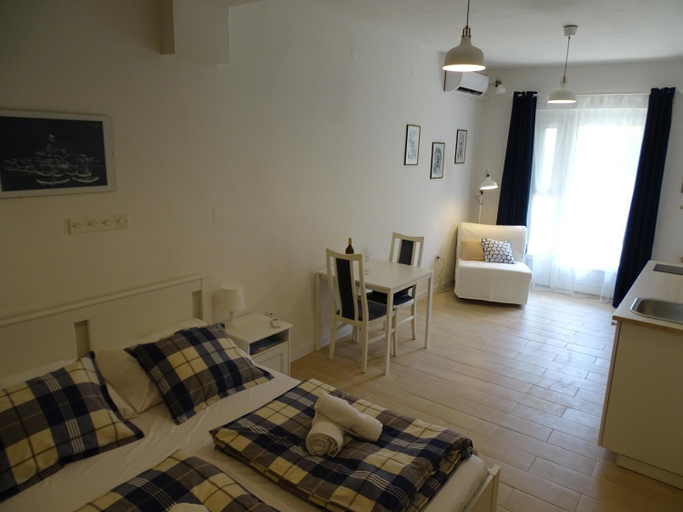 Others 3, Job studio apartments, Split