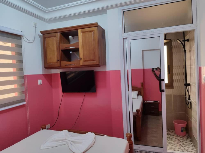 Others 3, Maison Rose+, Wouri
