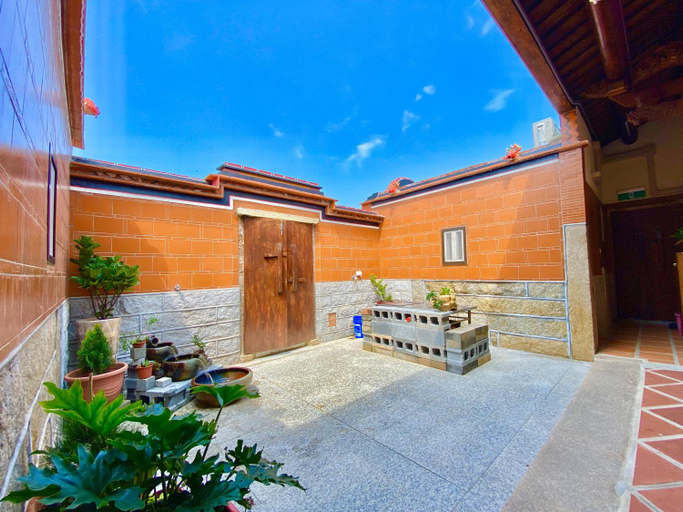 Exterior 4