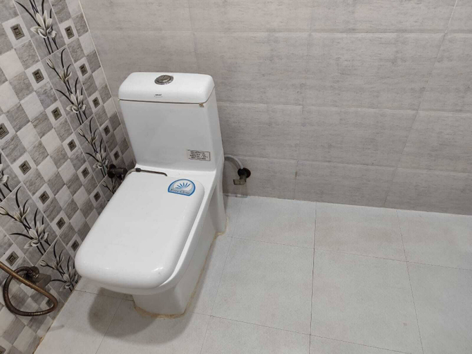 Bathroom 3, Hotel D-Down Town, Delhi