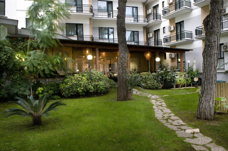 Exterior & Views 2, Park Hotel, Latina