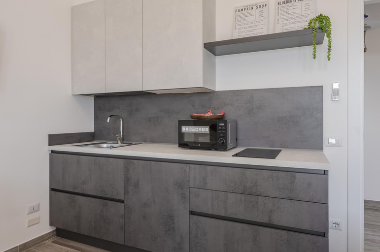 Others 4, GuestHost - Licia & Tonino Apartments near the station, Lecce