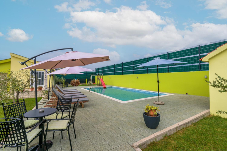 Others 3, Villa Usce, Ploče