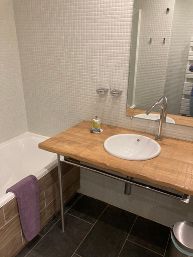 Bathroom, Auberge des isards, Pyrénées-Atlantiques