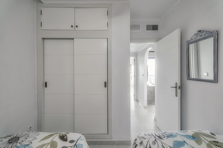Bedroom 2, Luxe 1ste lijns appartement aan zee, Alicante