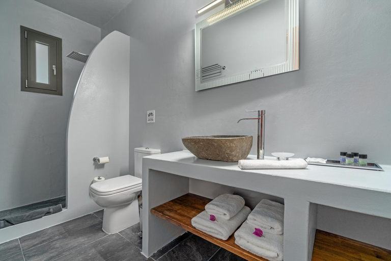 Others 4, La Perla Suites, Central Greece