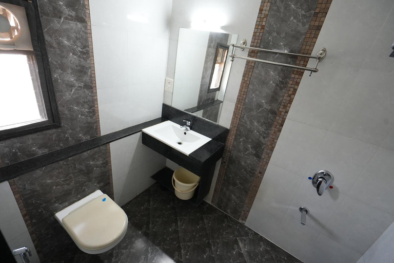 Bathroom 3, Hotel Ravi Residency, Kheda