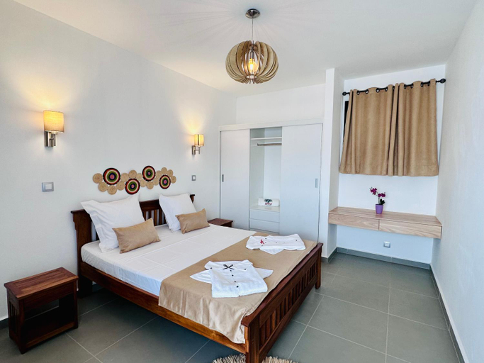 2, Ofim Holidays, Analamanga