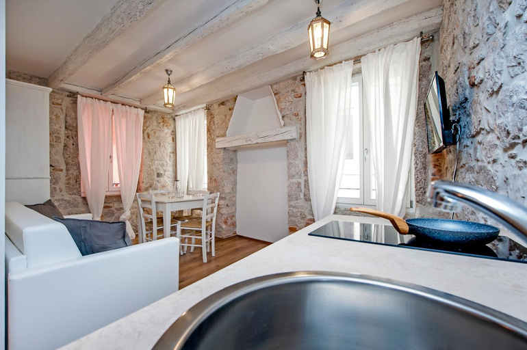 Bedroom 2, Apartments CASA ROCCIA BIANCA, Rovinj