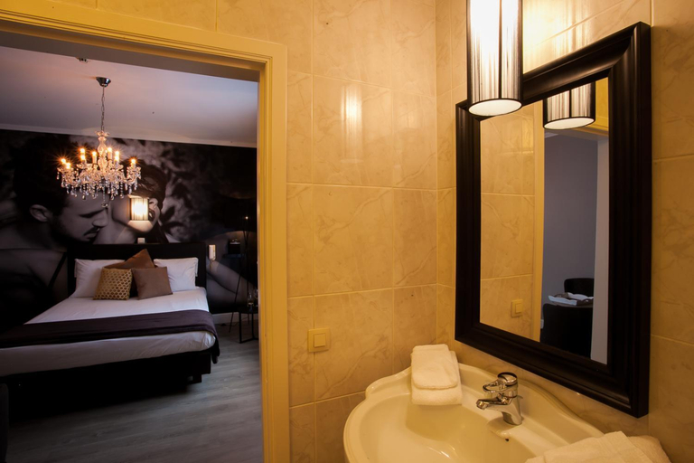 Bathroom 3, Villa Valentino, Limburg