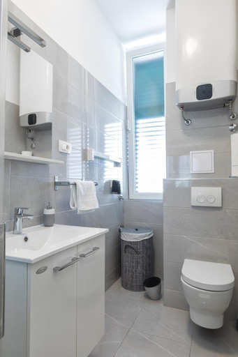 Bathroom 2, Apartments Caleta, Split