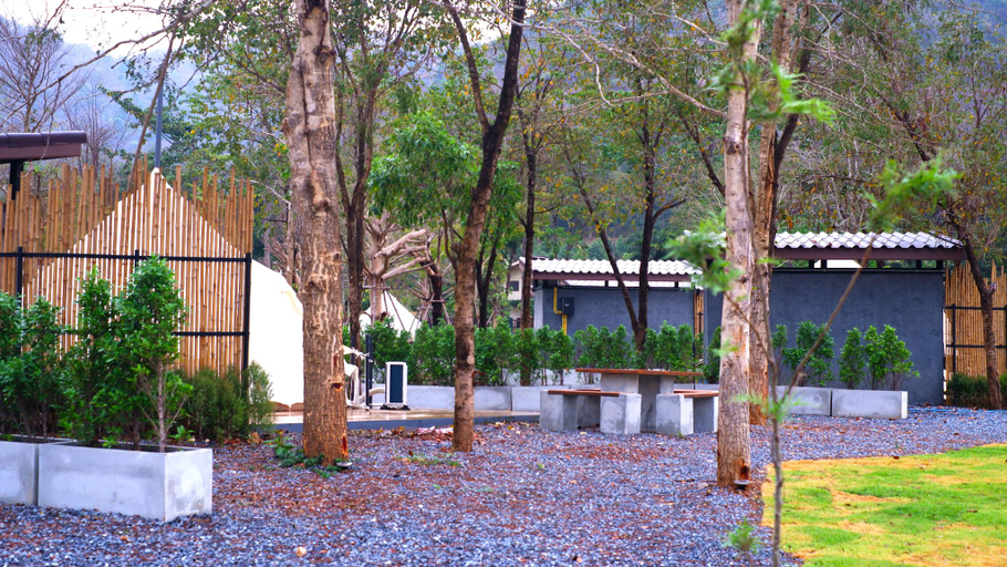 Exterior 8