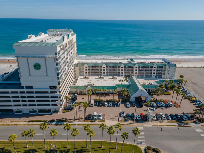 Others 2, Direct Oceanfront Condo, Daytona Beach, sleeps 6 - with pool, Volusia