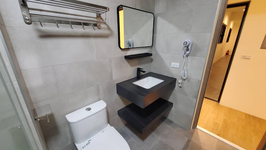 Bathroom 2, Sanxiantai Sunrise Homestay, Taitung