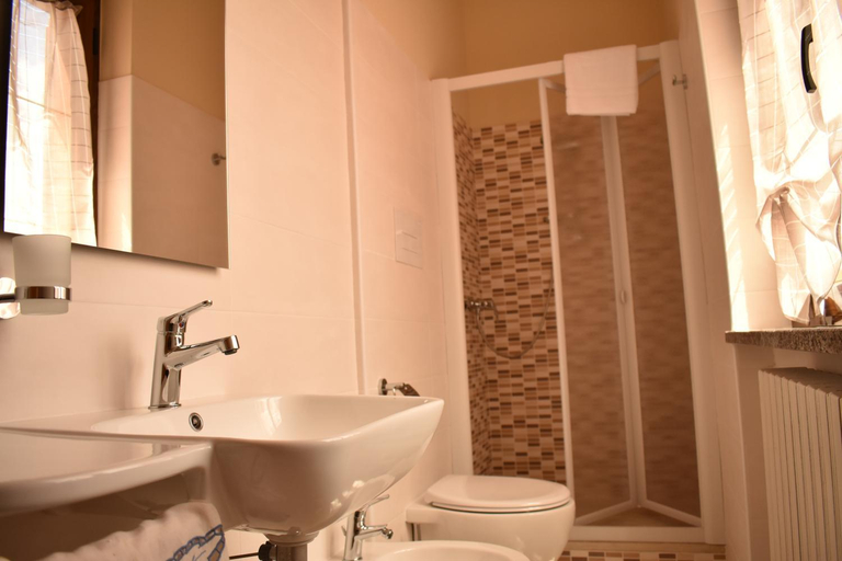 Bathroom 2, Il Giardino di Vincenzina B&B, Potenza