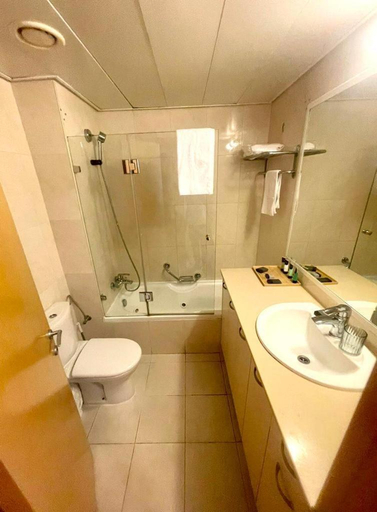 Bathroom, Okeanos Bmarina