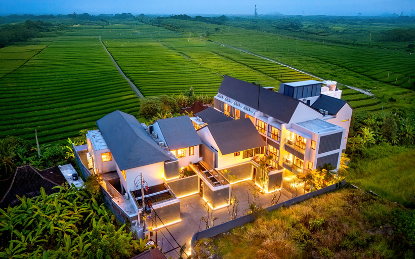 Exterior & Views 29