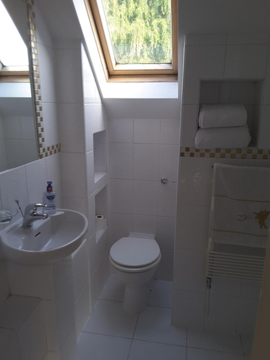 Bathroom 3, Osterley Studio Room, London