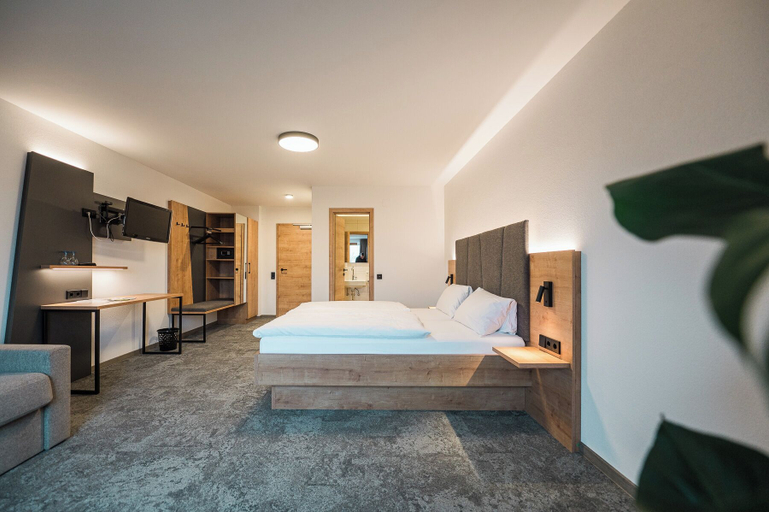 Bedroom 4, Hotel Goldener Engel, Breisgau-Hochschwarzwald