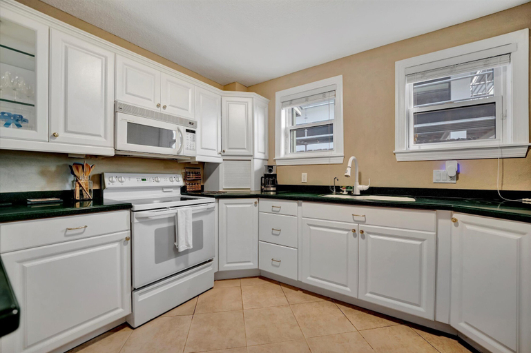 Others 5, Stones Throw Beachfront Luxury Suites, Pinellas
