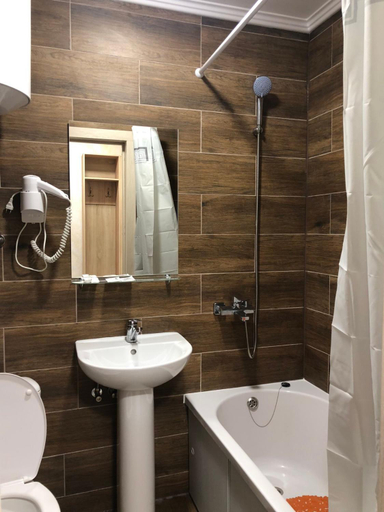 Bathroom 3, КП ДР Готель, Drohobyts'ka