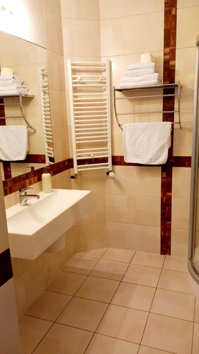 Bathroom 2, Hotel i Restauracja 13 Smakow, Częstochowa City