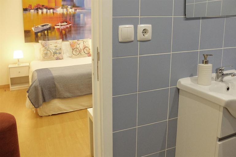 Bathroom 2, Family House, Aveiro