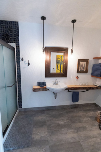 Bathroom 5, La Ruelle Hébergement, Bonaventure