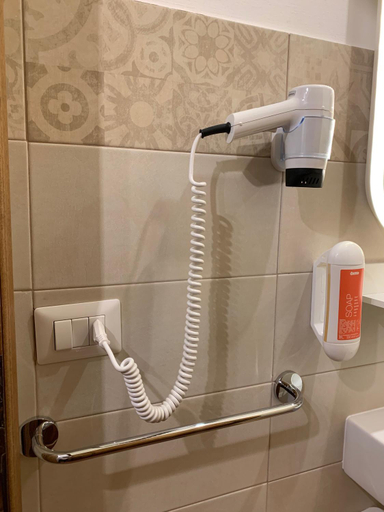 Bathroom 3, Domus Plaza, Florence