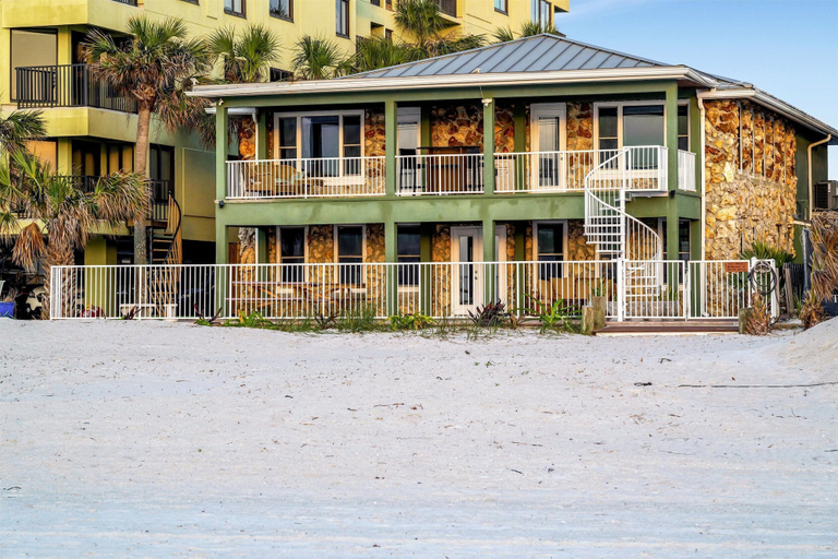 Exterior & Views 2, Stones Throw Beachfront Luxury Suites, Pinellas