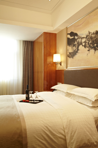 Bedroom 2, Ramada Plaza by Wyndham Shanghai Pudong Airport, Shanghai
