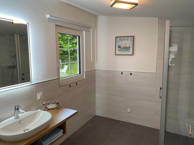 Bathroom 5, Hotel Nikolasch mit eigenem Seebad, Spittal an der Drau