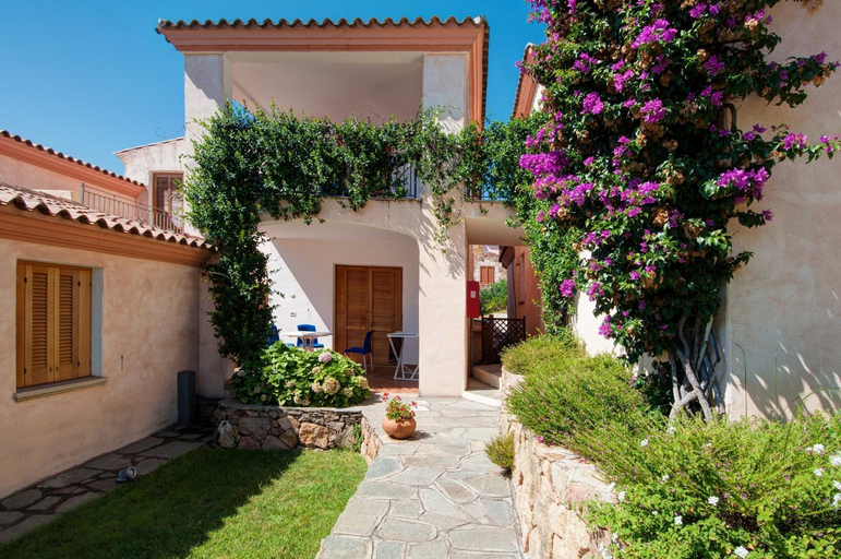 Others 3, Residence Bouganvillage, Nuoro