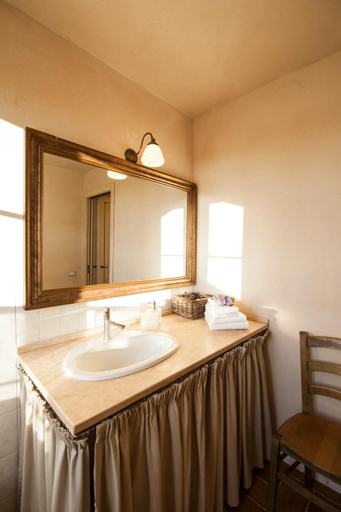 Bathroom 4, San Giovanni In Poggio, Siena