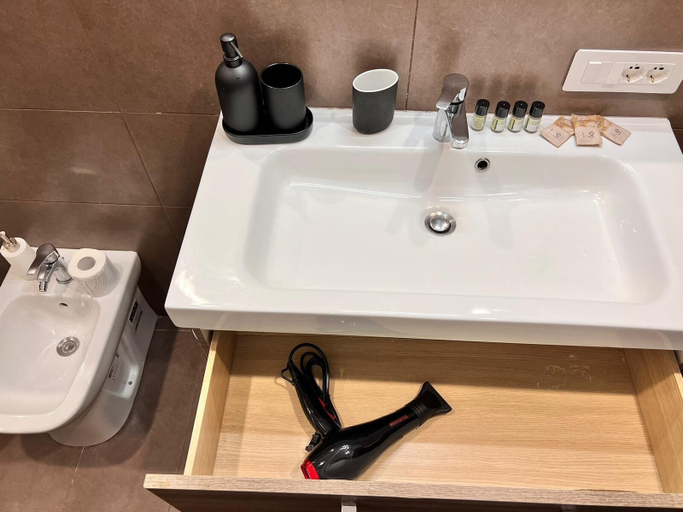 Bathroom 3, La casa di Nina, Rome