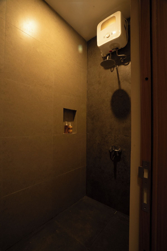 Bathroom 5, Wanaseta Guesthouse, Badung