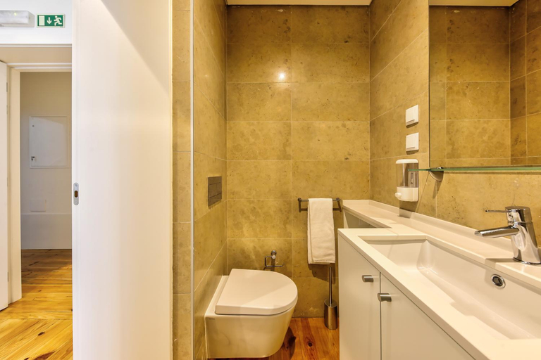 Bathroom 2, Avenue Garden, Coimbra