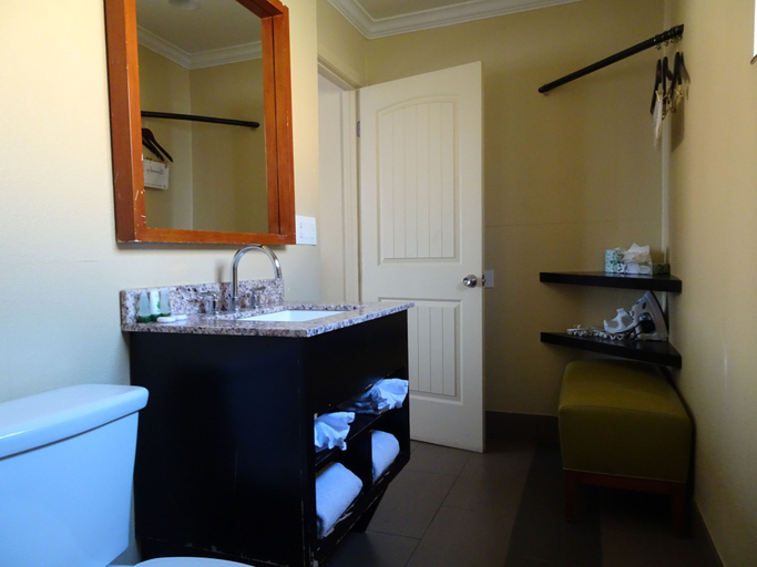 Bathroom 2, Hotel Aspen Flagstaff Grand Canyon Formerly Aspen Innsuites Flagstaff, Coconino
